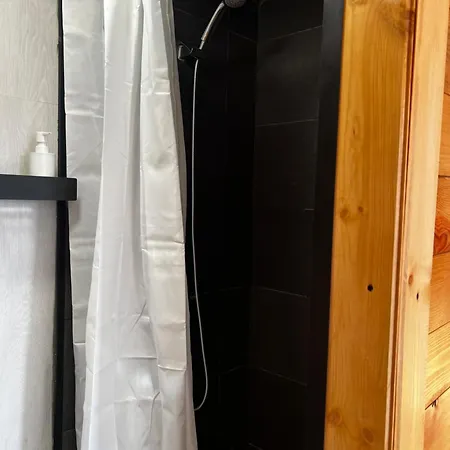 Casa Vale Ecotainer Hostel