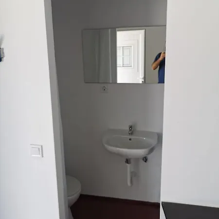 Casa Vale Ecotainer Hostel Lissabon